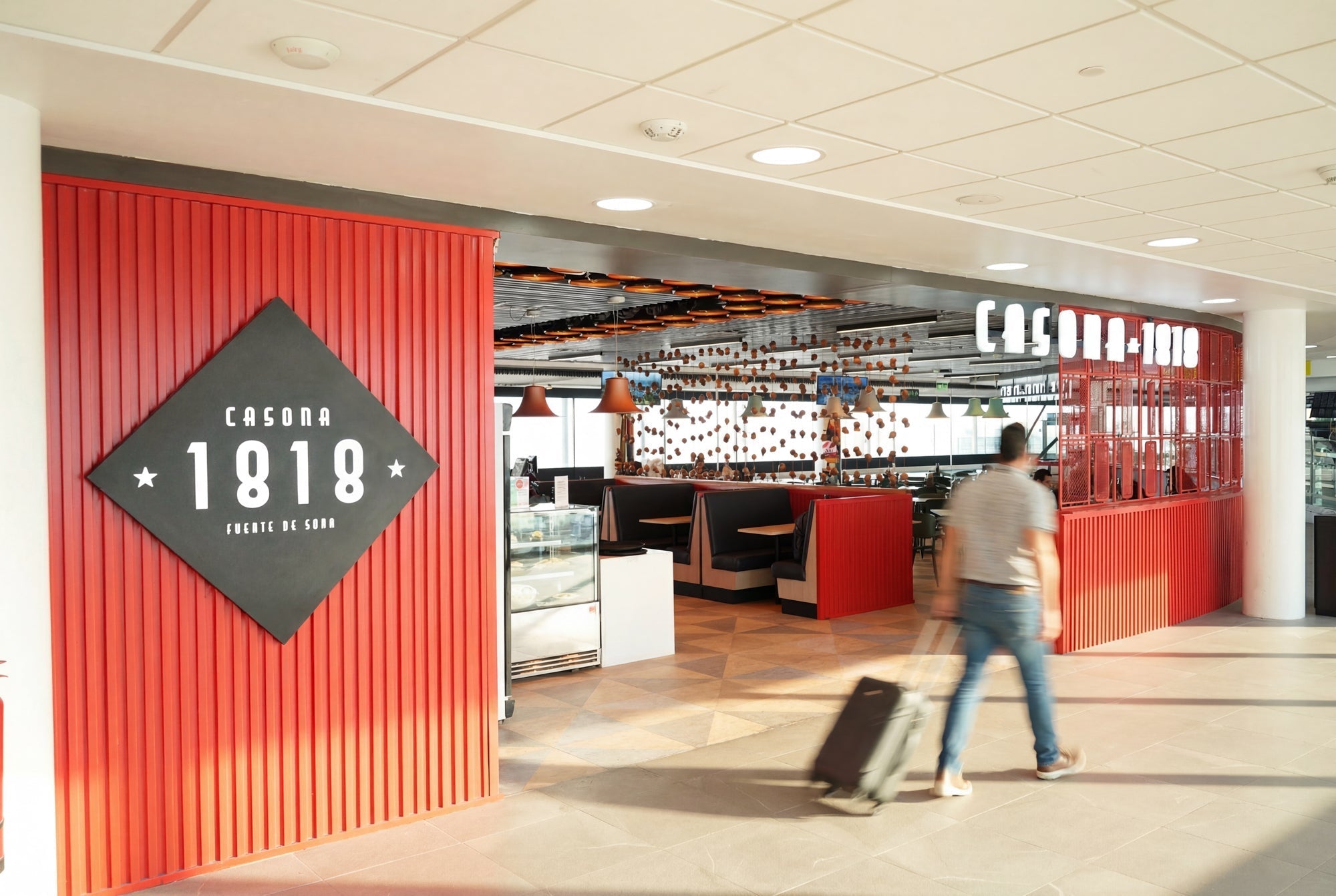 Diseñar para despegar: interiorismo y gastronomía en el Aeropuerto de Santiago