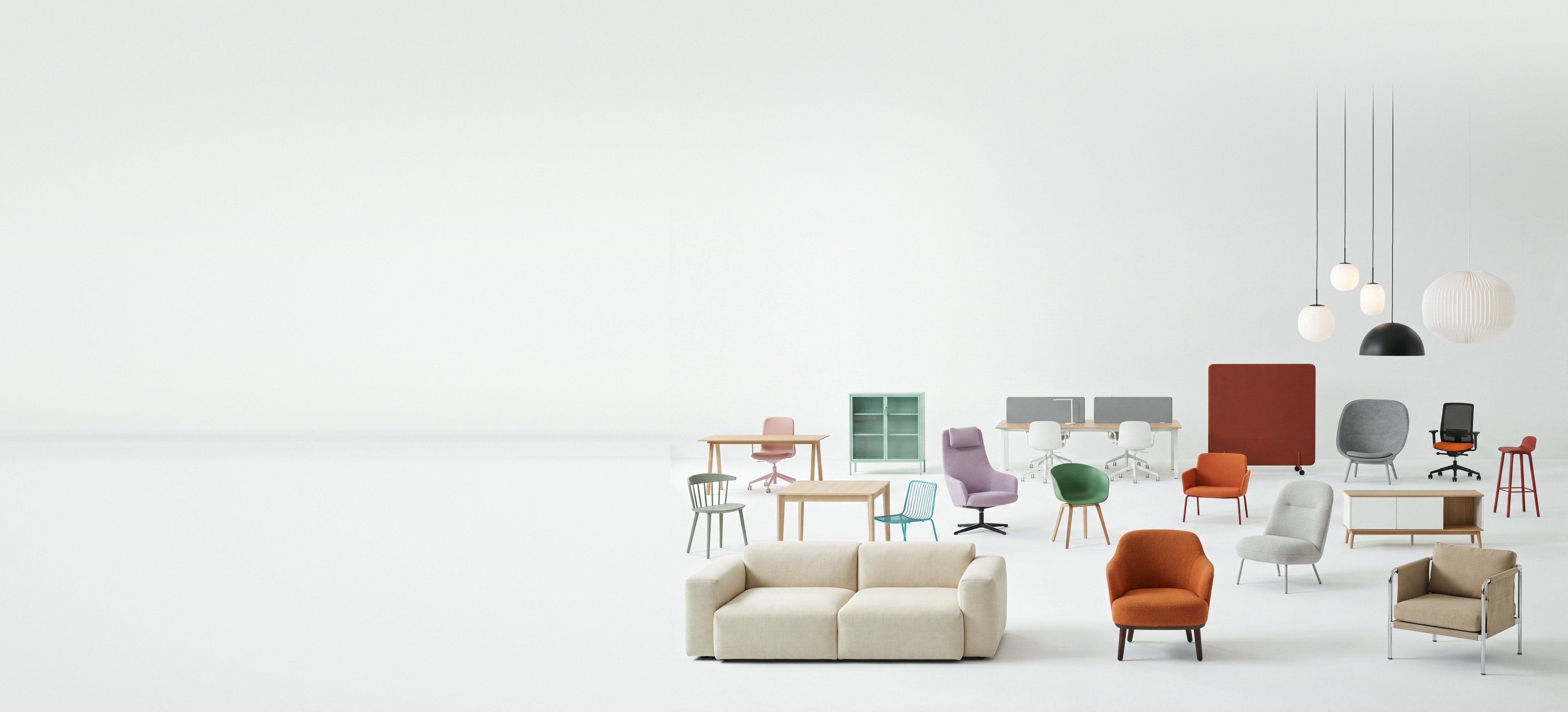 Muebles de oficina, lounge y restaurante en un estudio blanco